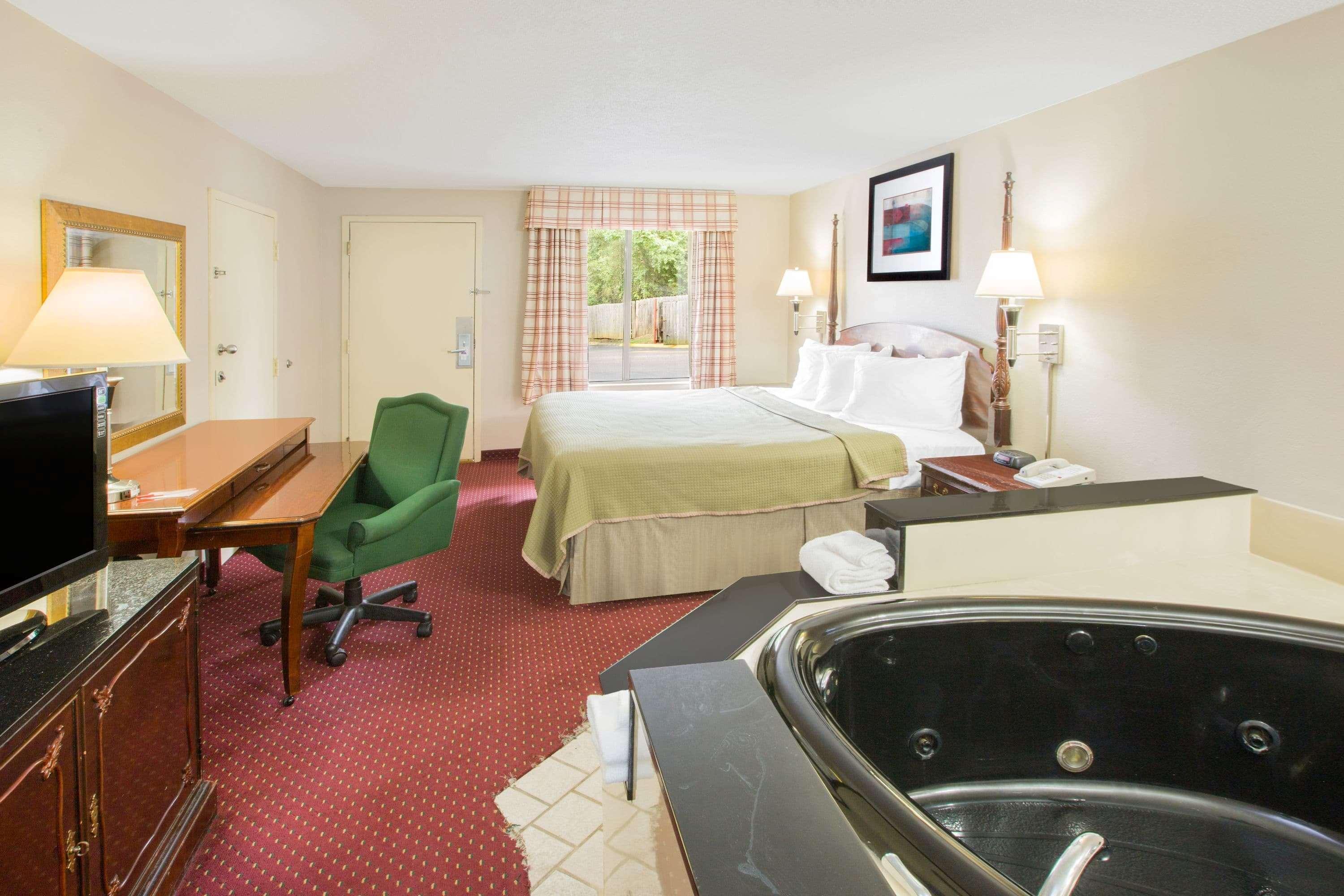 Howard Johnson By Wyndham Dothan Extérieur photo